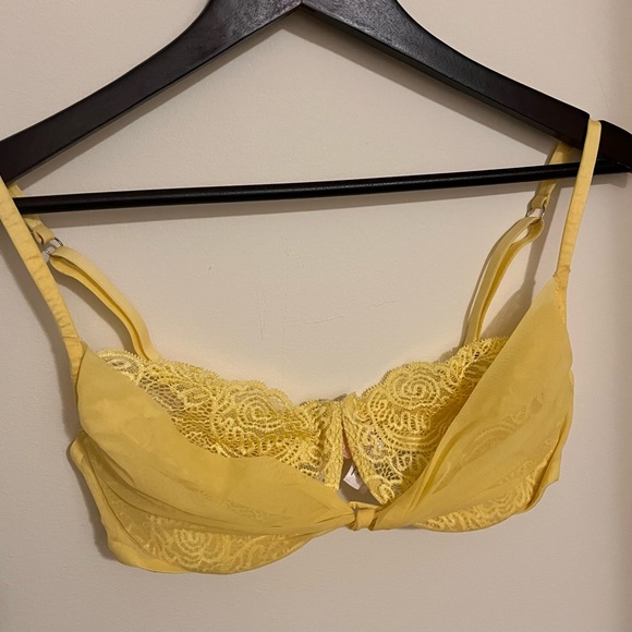 Victoria’s Secret 36D Bra - Picture 1 of 4
